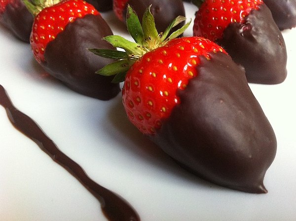 chocolate covered strawberry macro friendly